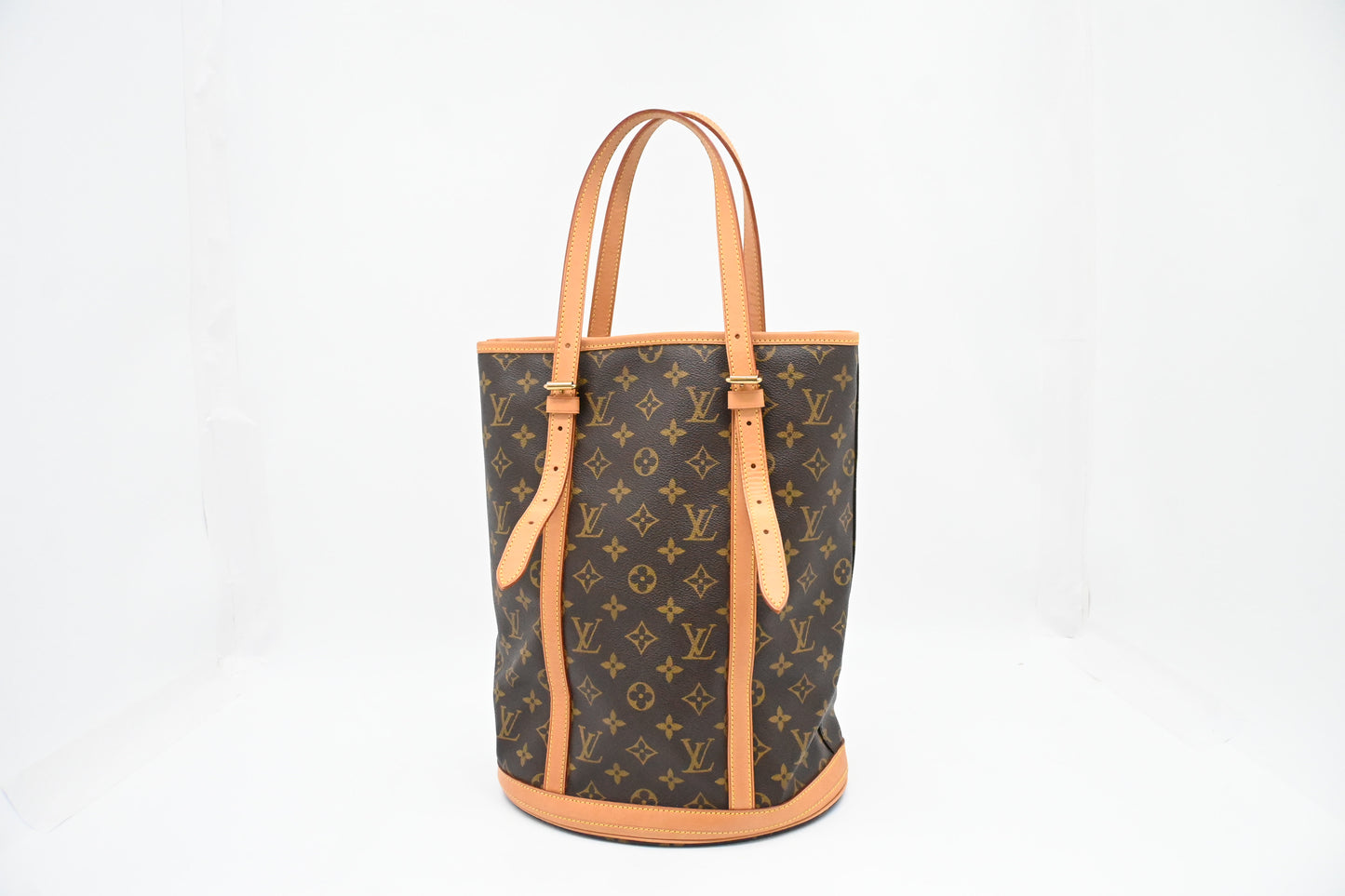 Louis Vuitton Bucket GM in Monogram Canvas