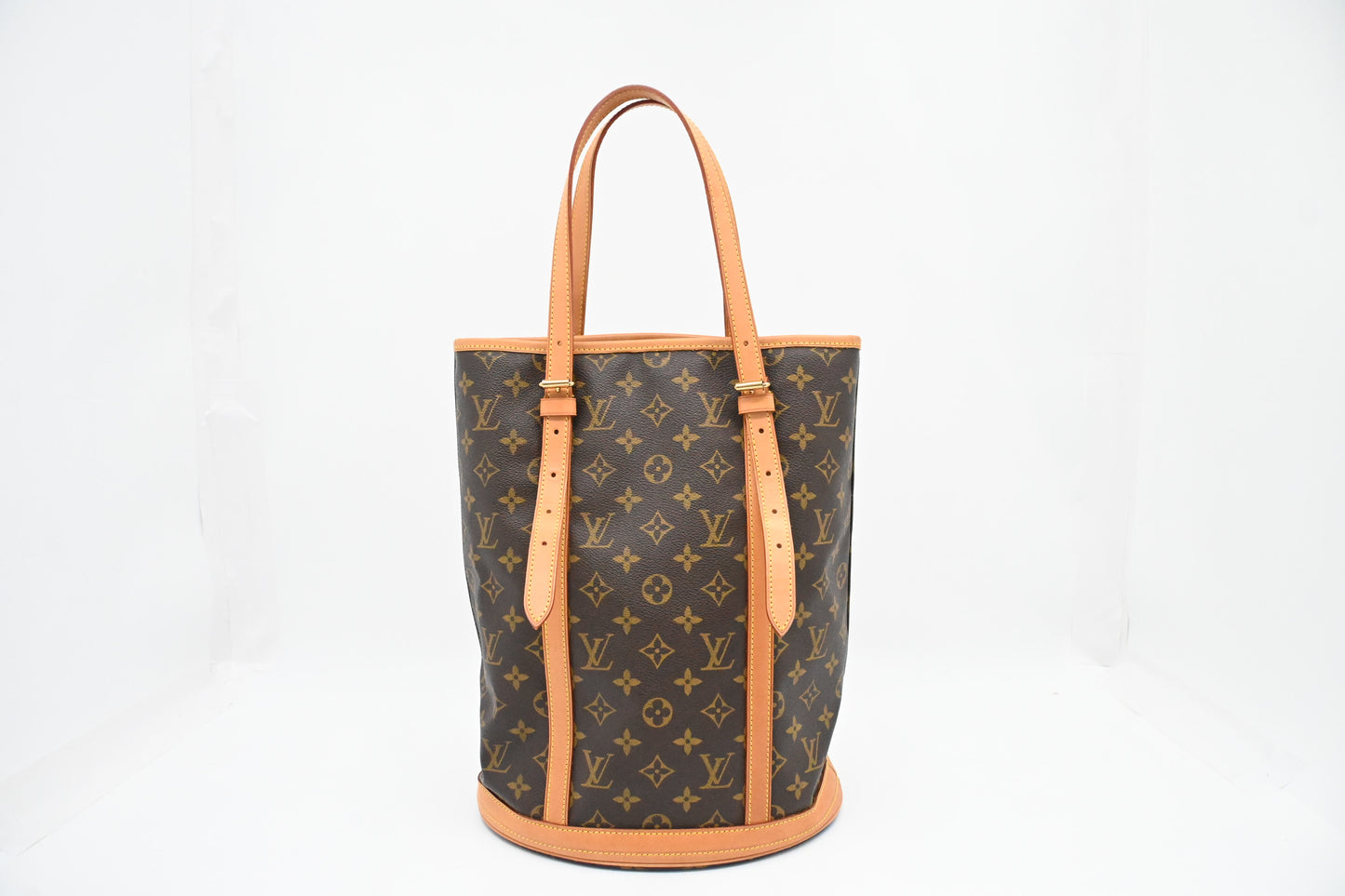 Louis Vuitton Bucket GM in Monogram Canvas