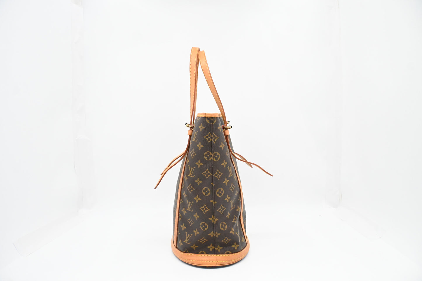 Louis Vuitton Bucket GM in Monogram Canvas