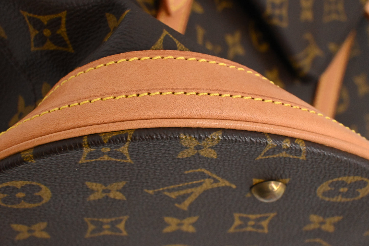 Louis Vuitton Bucket GM in Monogram Canvas
