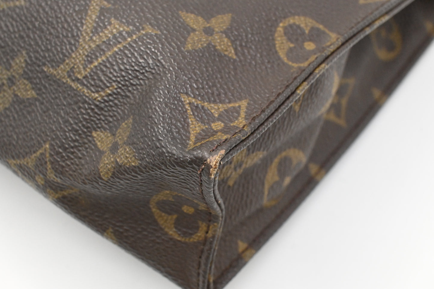 Louis Vuitton Toiletry 26 in Monogram Canvas