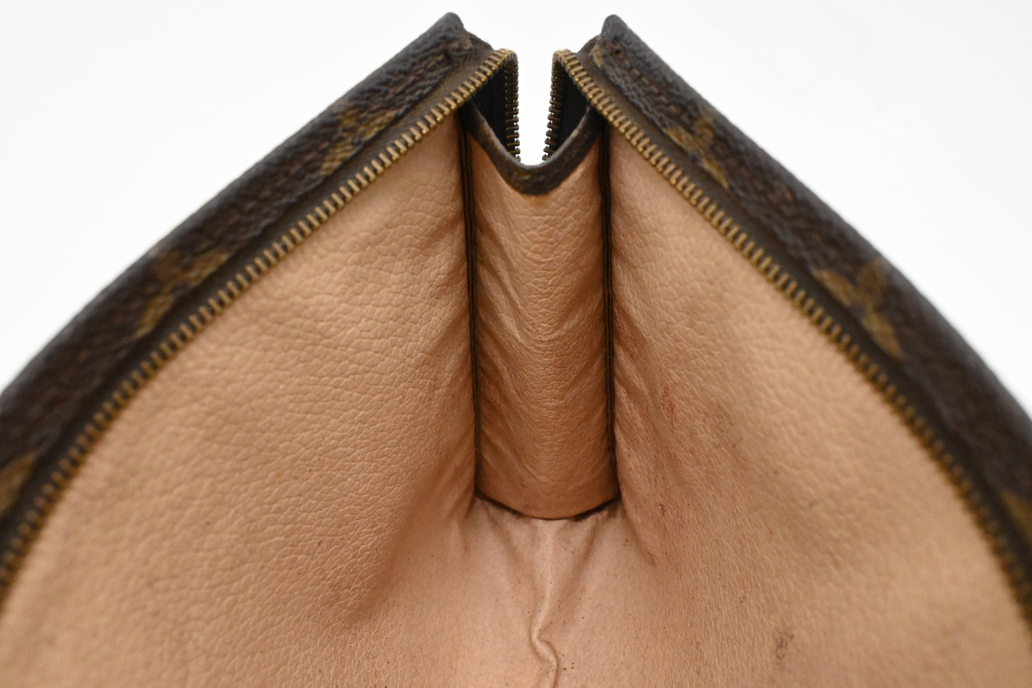 Louis Vuitton Toiletry 19 in Monogram Canvas