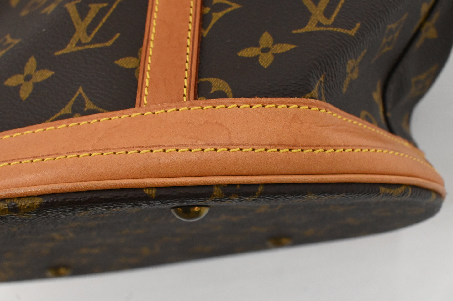 Louis Vuitton Bucket GM in Monogram Canvas