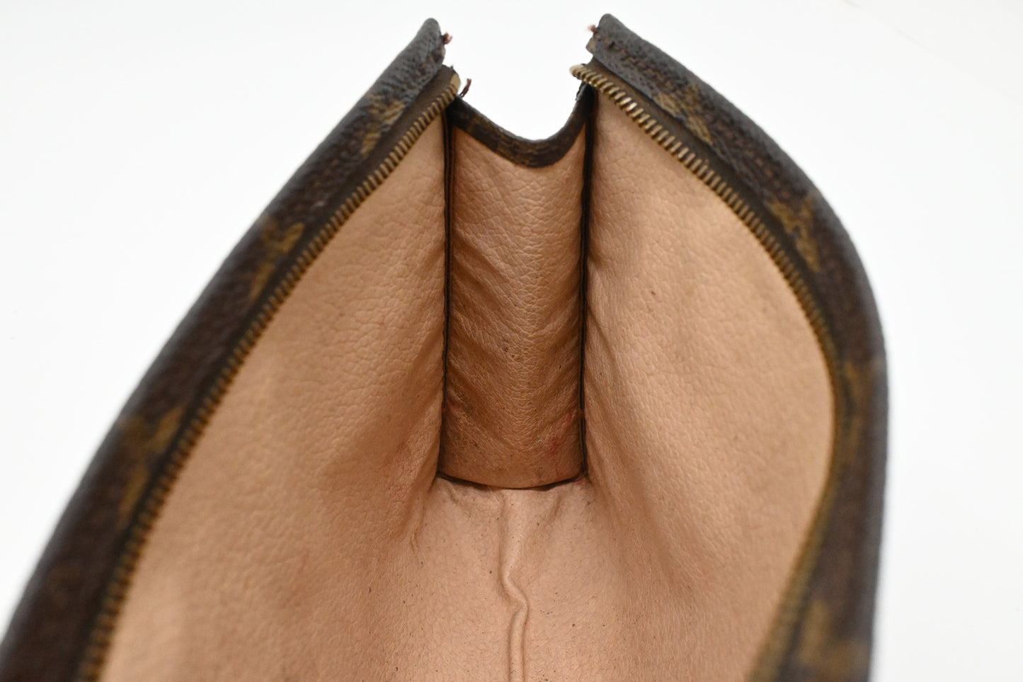 Louis Vuitton Toiletry 19 in Monogram Canvas