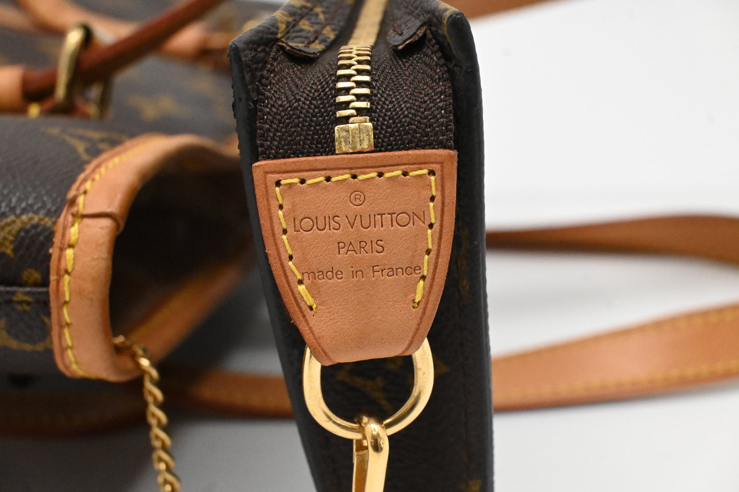 Louis Vuitton Bucket GM in Monogram Canvas