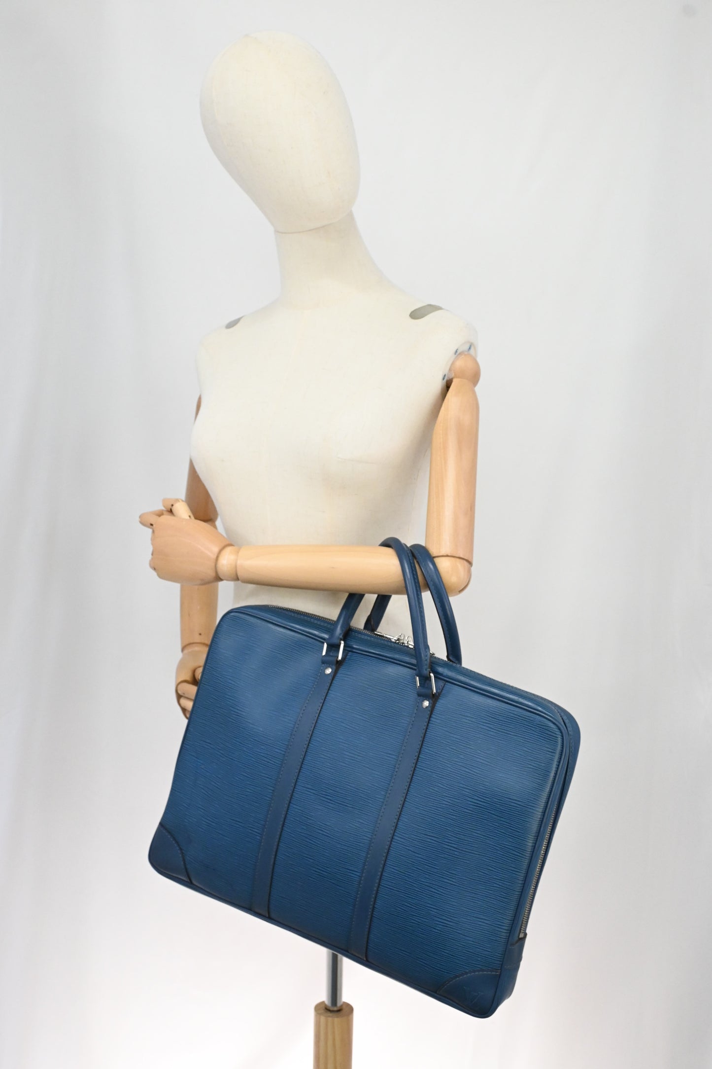 Louis Vuitton Porte Documents Voyage in Blue Epi Leather