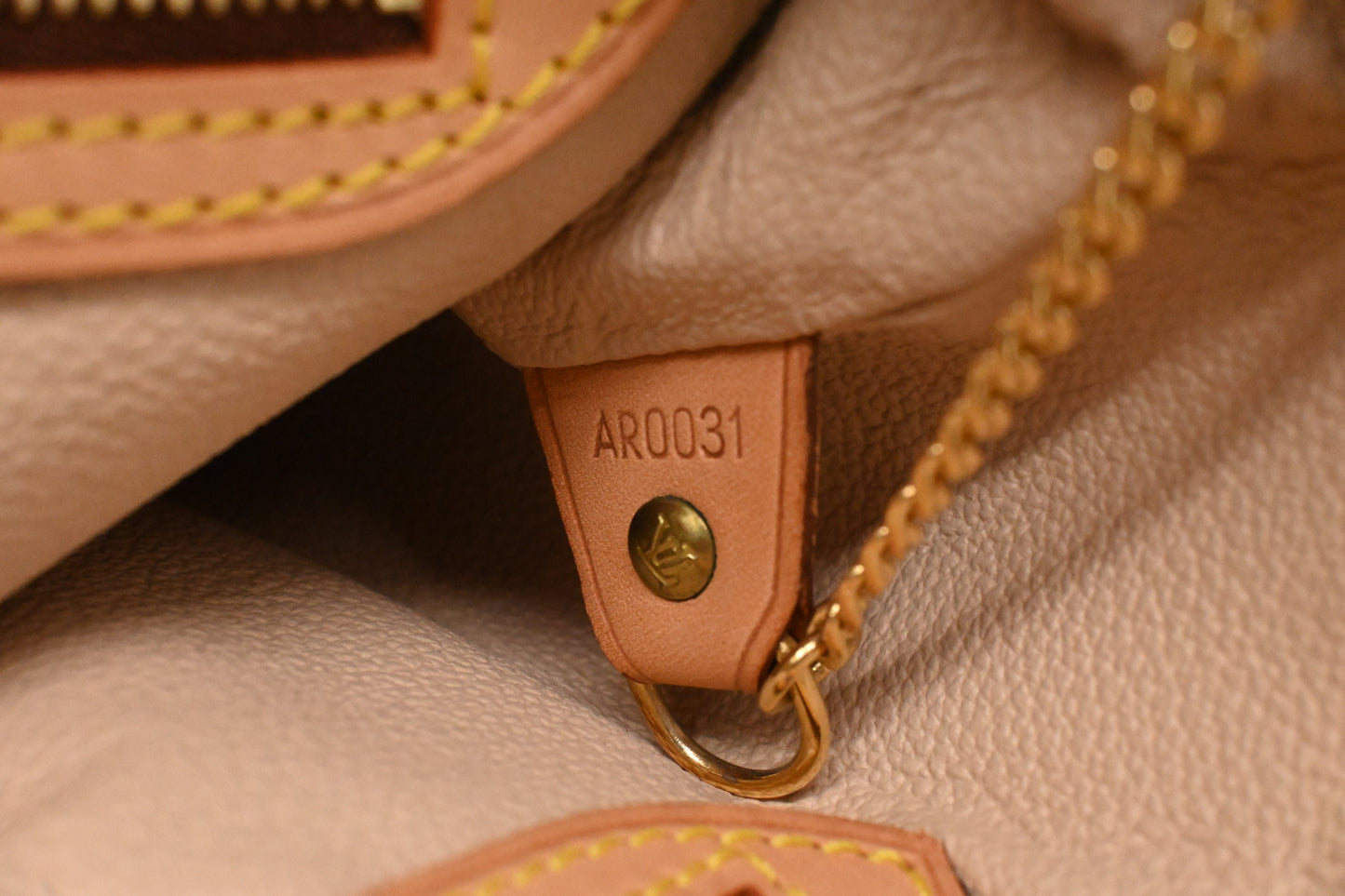 Louis Vuitton Bucket GM in Monogram Canvas