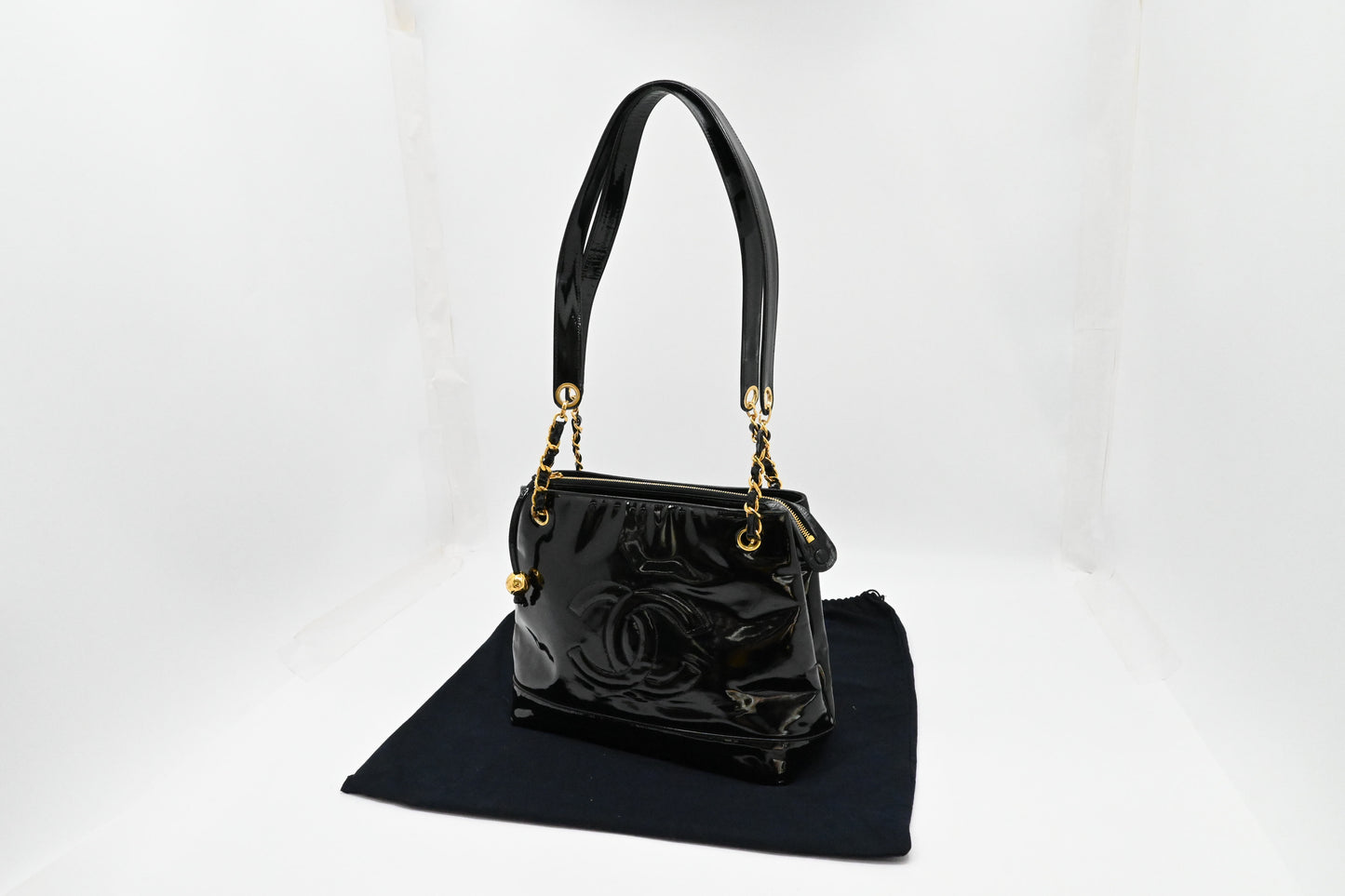Chanel Shoulder Bag in Black Patent Leather