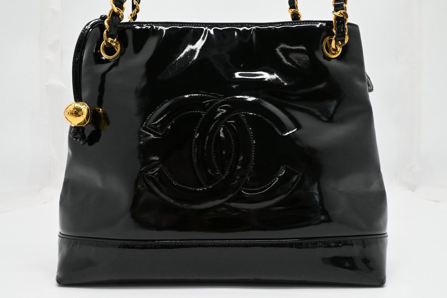 Chanel Shoulder Bag in Black Patent Leather