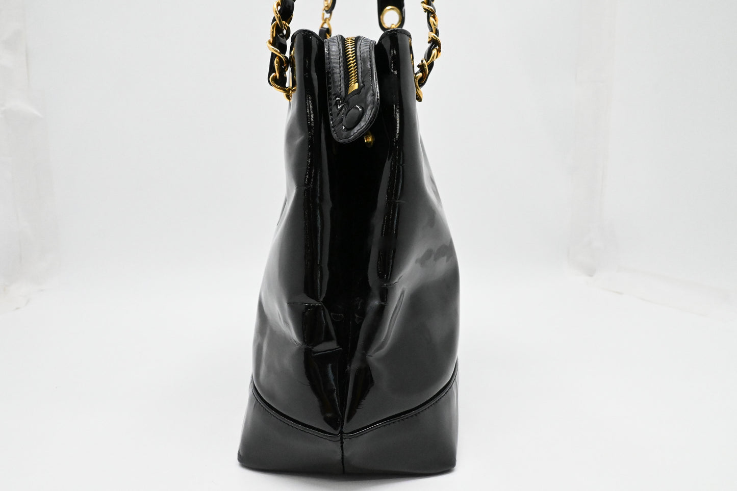 Chanel Shoulder Bag in Black Patent Leather