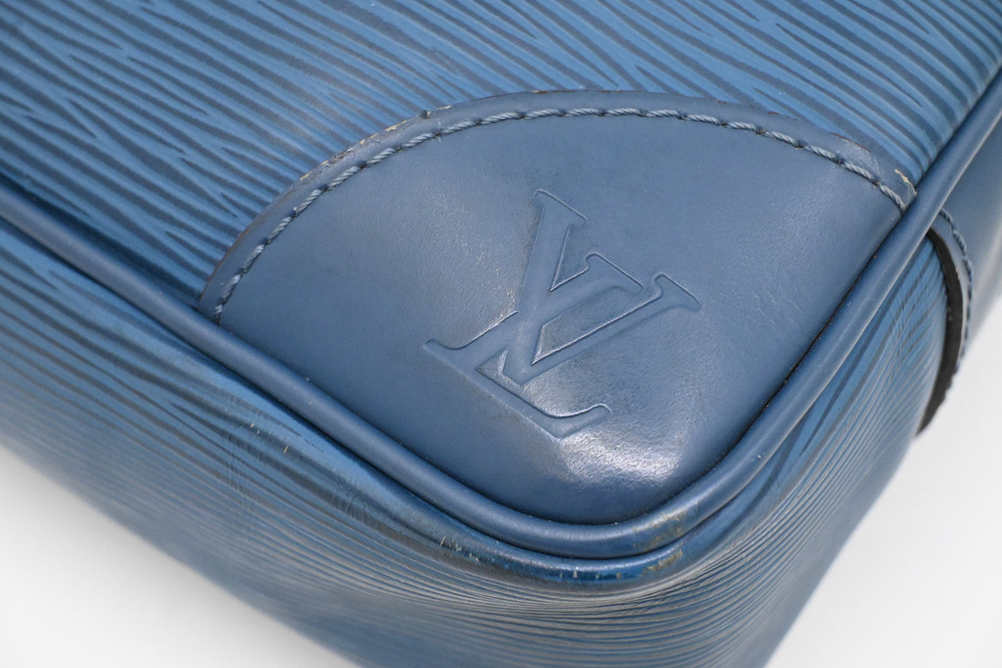 Louis Vuitton Porte Documents Voyage in Blue Epi Leather