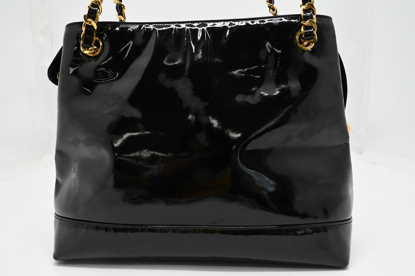 Chanel Shoulder Bag in Black Patent Leather
