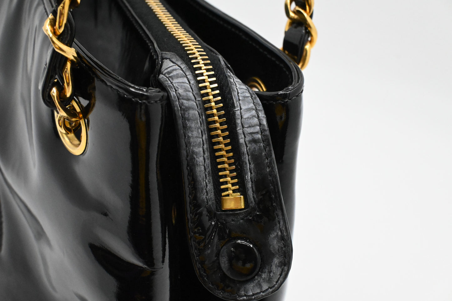 Chanel Shoulder Bag in Black Patent Leather