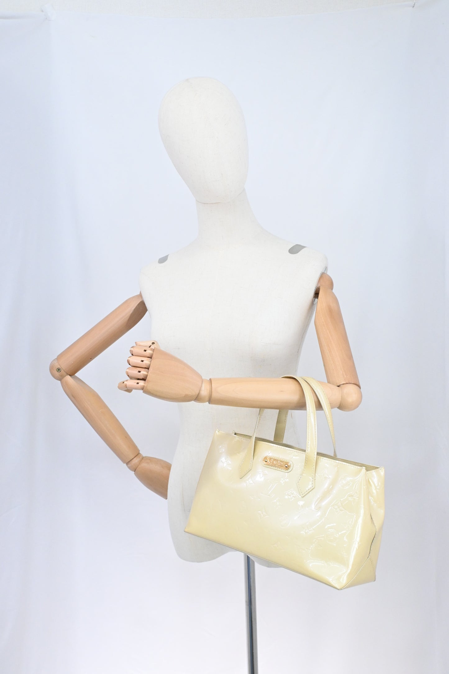 Louis Vuitton Wilshire PM in Ivory Vernis Leather