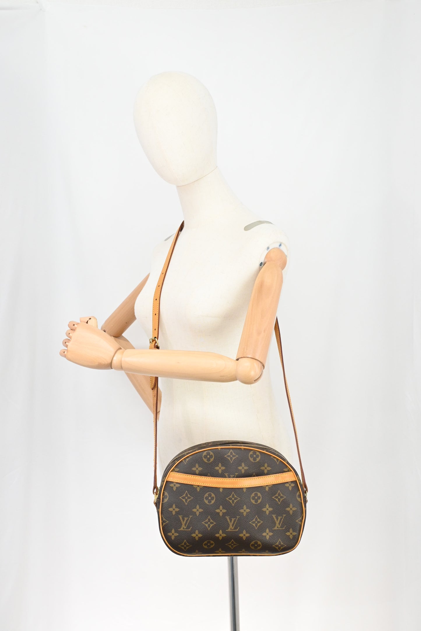 Louis Vuitton Blois in Monogram Canvas