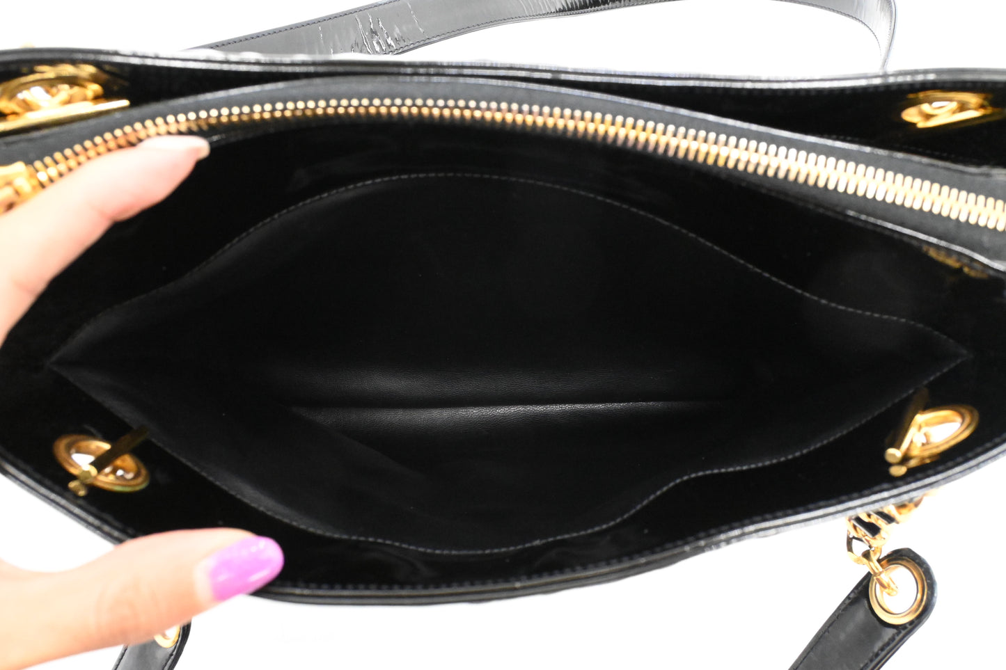 Chanel Shoulder Bag in Black Patent Leather