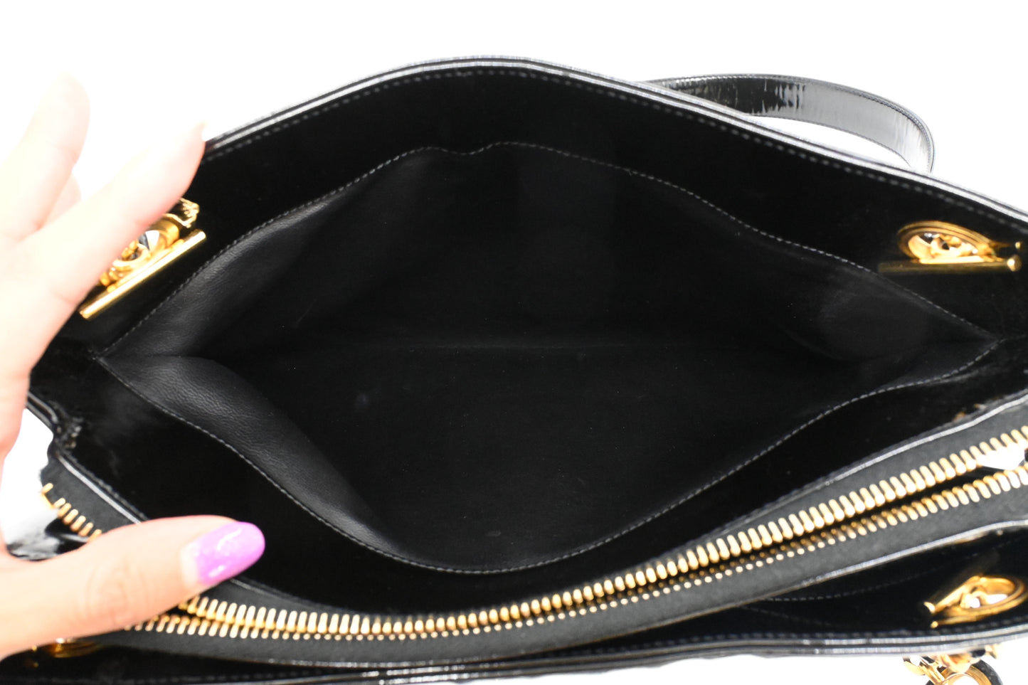 Chanel Shoulder Bag in Black Patent Leather