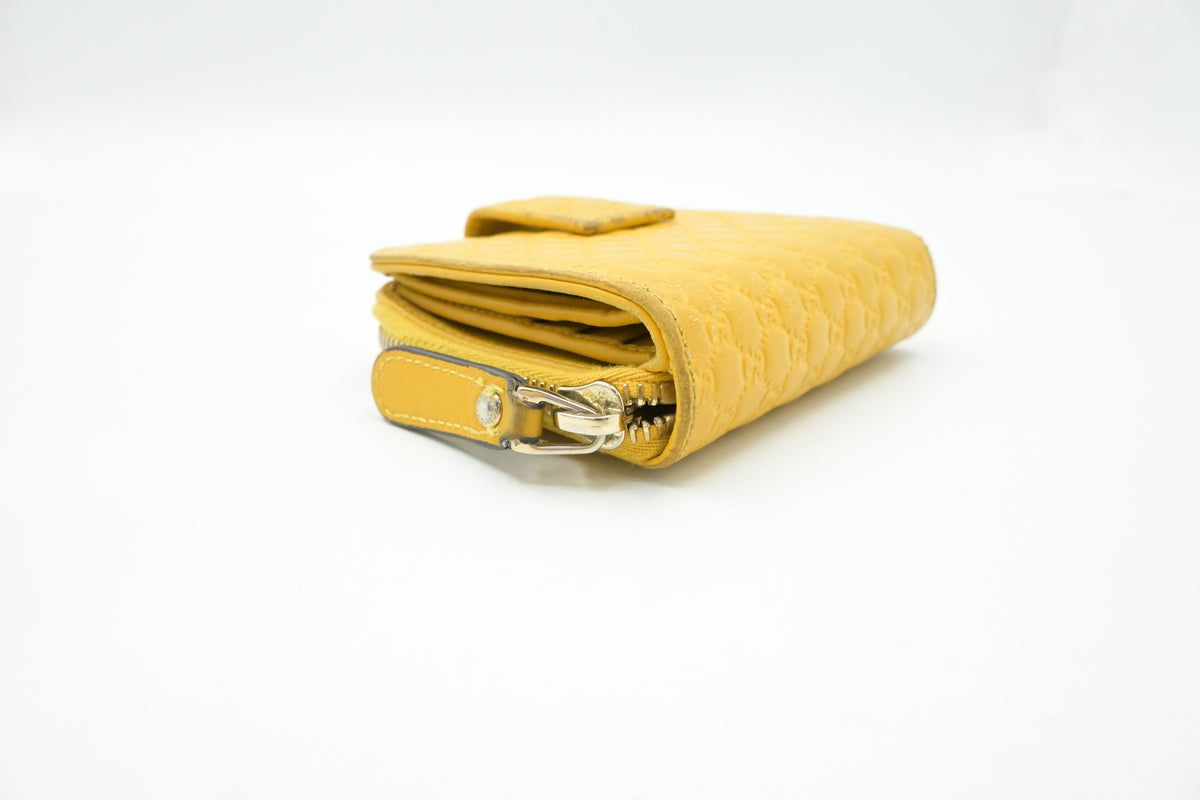 Gucci Compact Wallet in Yellow Microguccissima Leather
