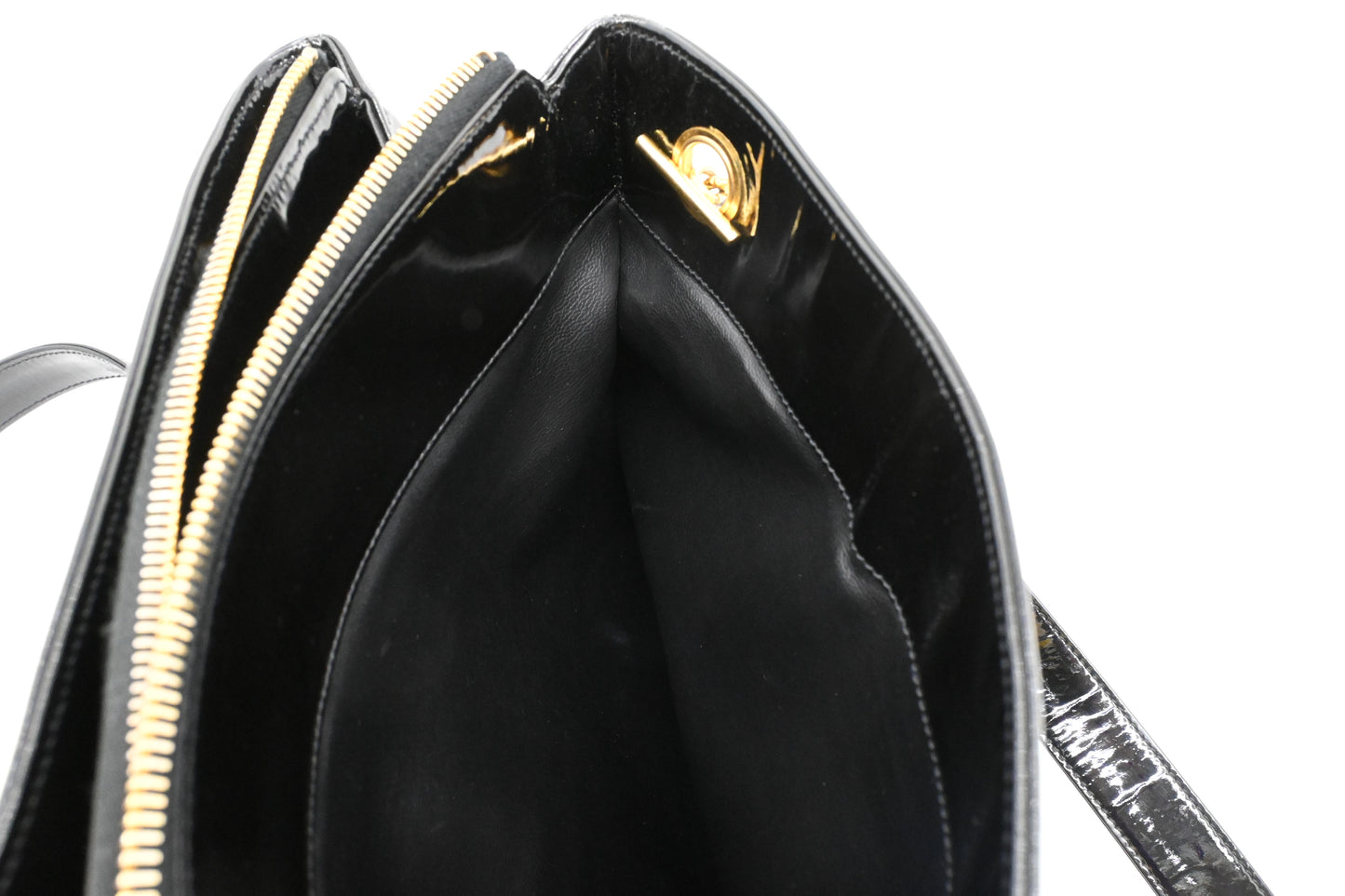 Chanel Shoulder Bag in Black Patent Leather