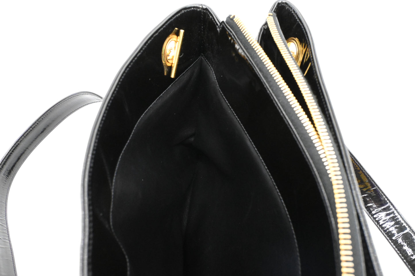 Chanel Shoulder Bag in Black Patent Leather