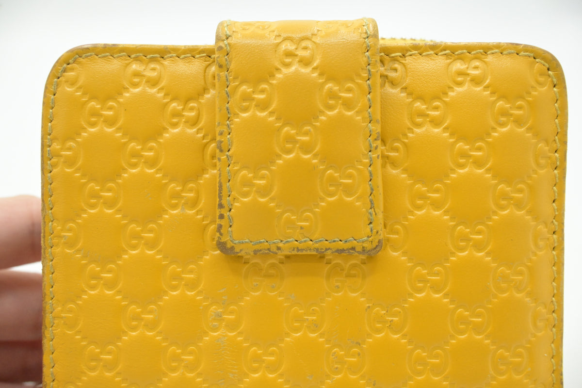 Gucci Compact Wallet in Yellow Microguccissima Leather