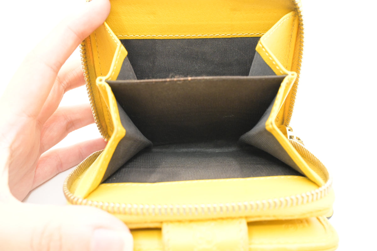 Gucci Compact Wallet in Yellow Microguccissima Leather