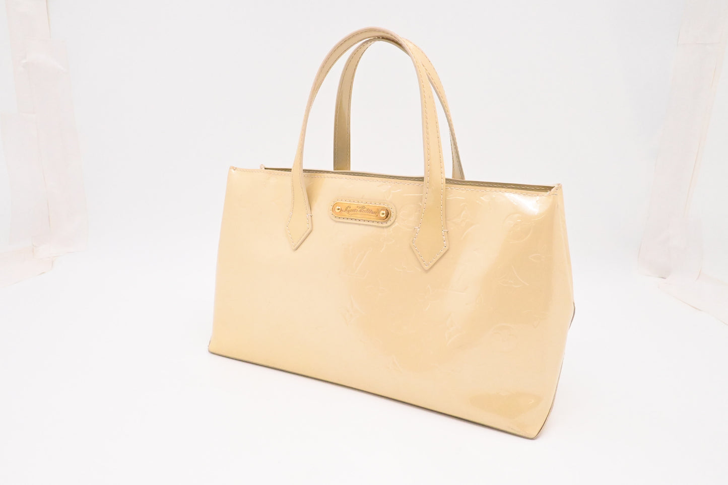 Louis Vuitton Wilshire PM in Ivory Vernis Leather