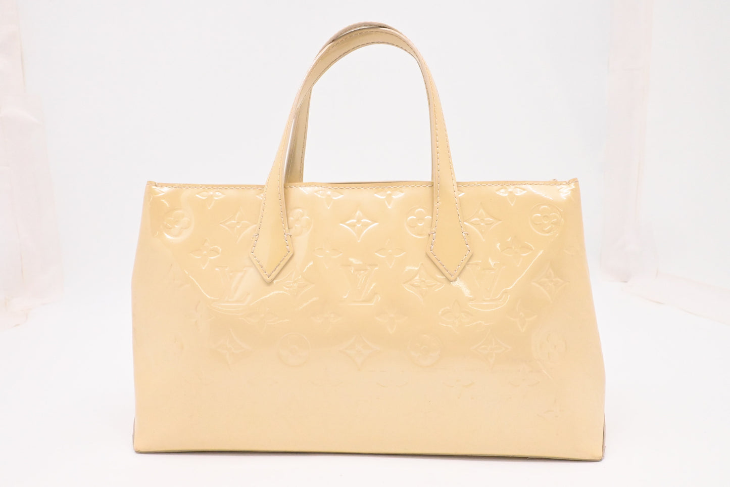 Louis Vuitton Wilshire PM in Ivory Vernis Leather