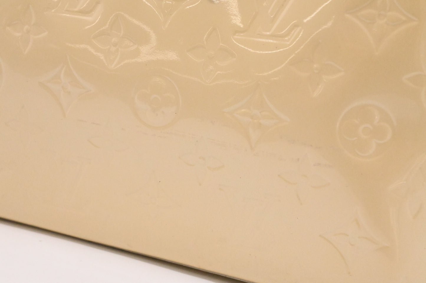 Louis Vuitton Wilshire PM in Ivory Vernis Leather