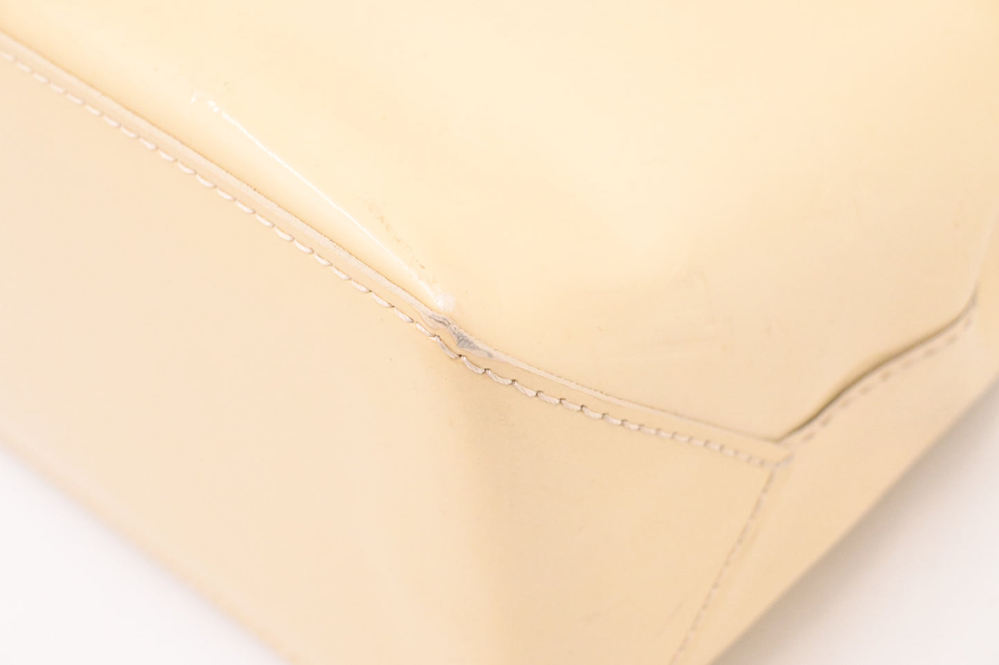 Louis Vuitton Wilshire PM in Ivory Vernis Leather