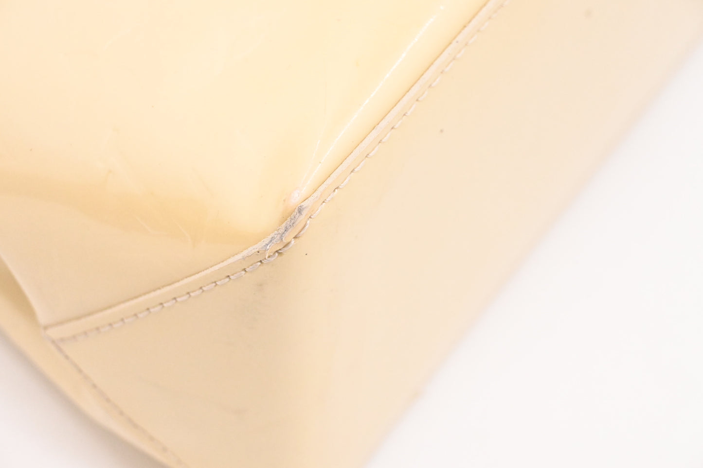 Louis Vuitton Wilshire PM in Ivory Vernis Leather