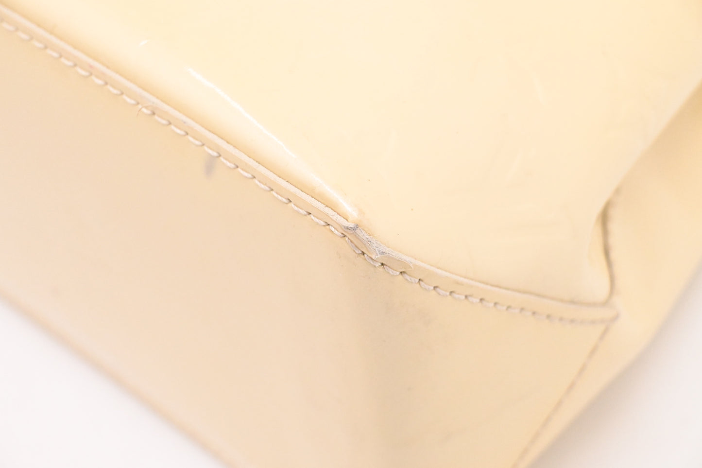 Louis Vuitton Wilshire PM in Ivory Vernis Leather