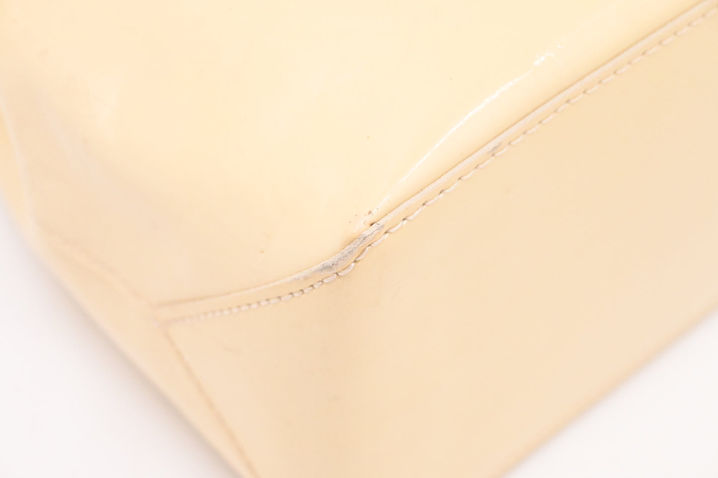 Louis Vuitton Wilshire PM in Ivory Vernis Leather