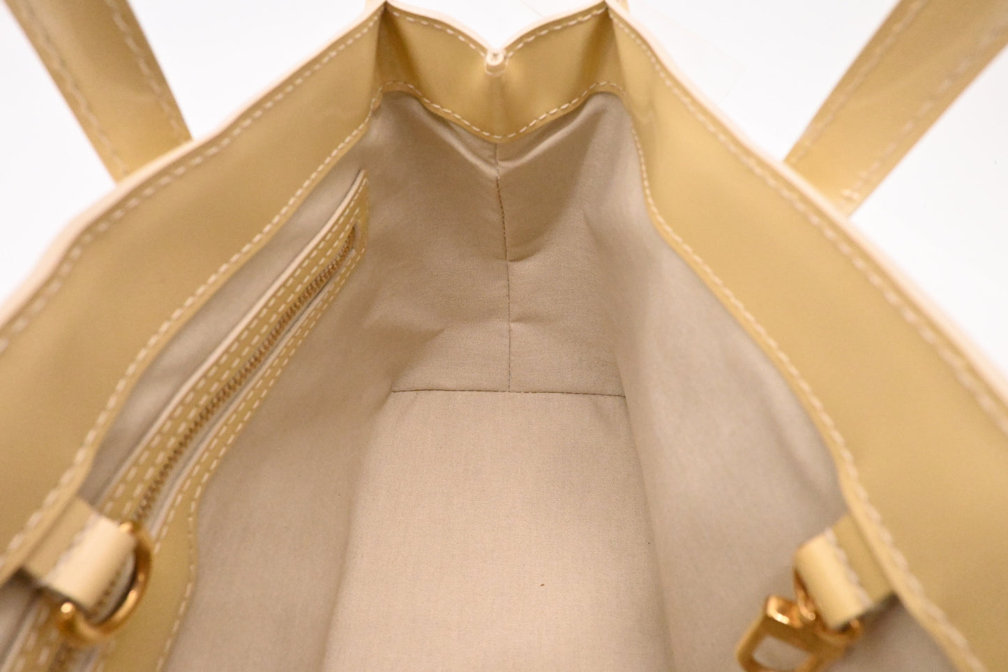 Louis Vuitton Wilshire PM in Ivory Vernis Leather