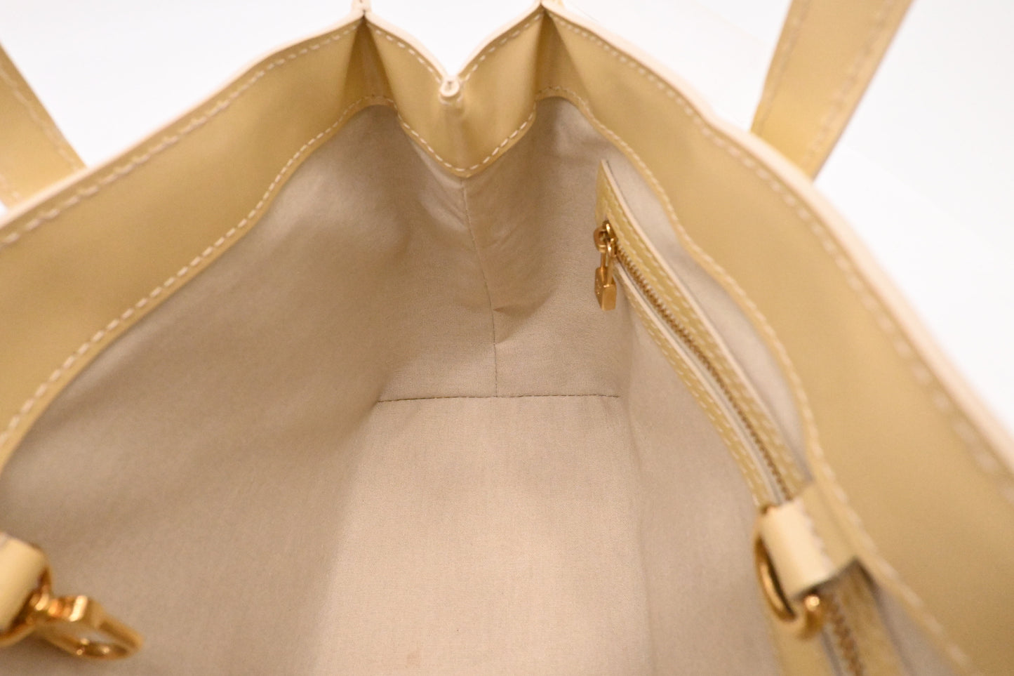 Louis Vuitton Wilshire PM in Ivory Vernis Leather