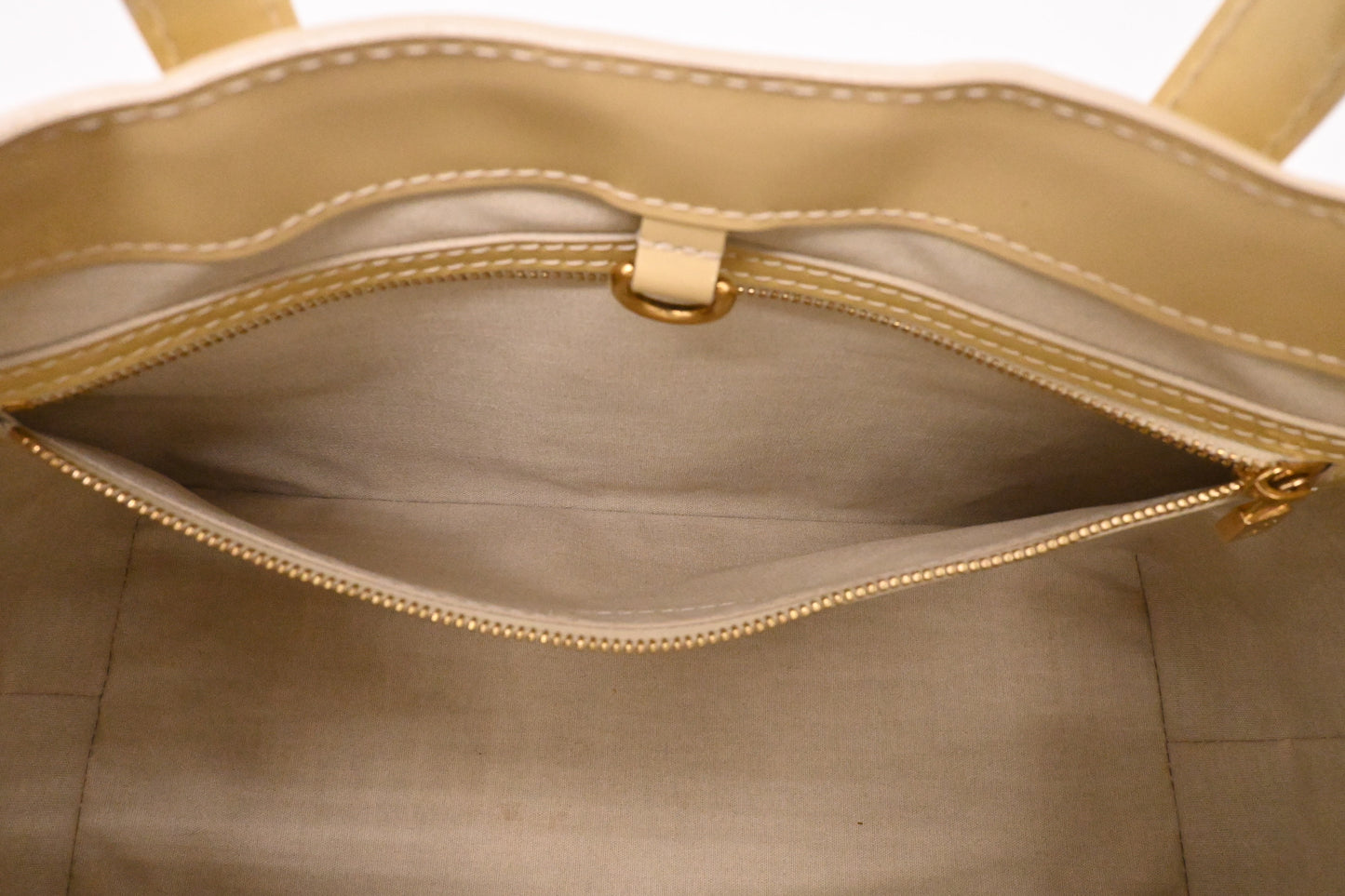 Louis Vuitton Wilshire PM in Ivory Vernis Leather
