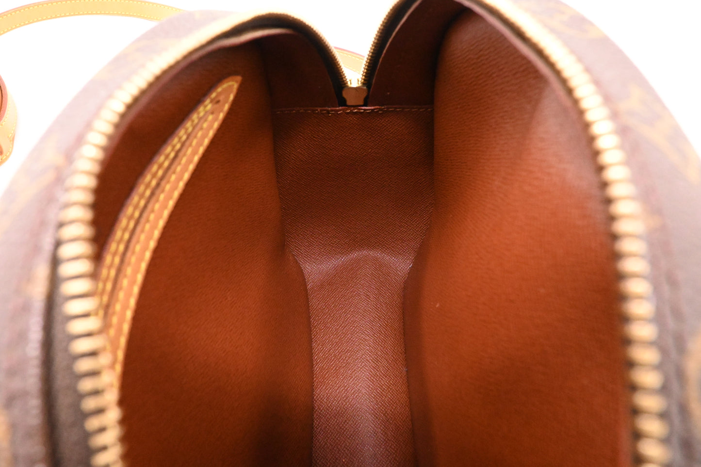 Louis Vuitton Blois in Monogram Canvas