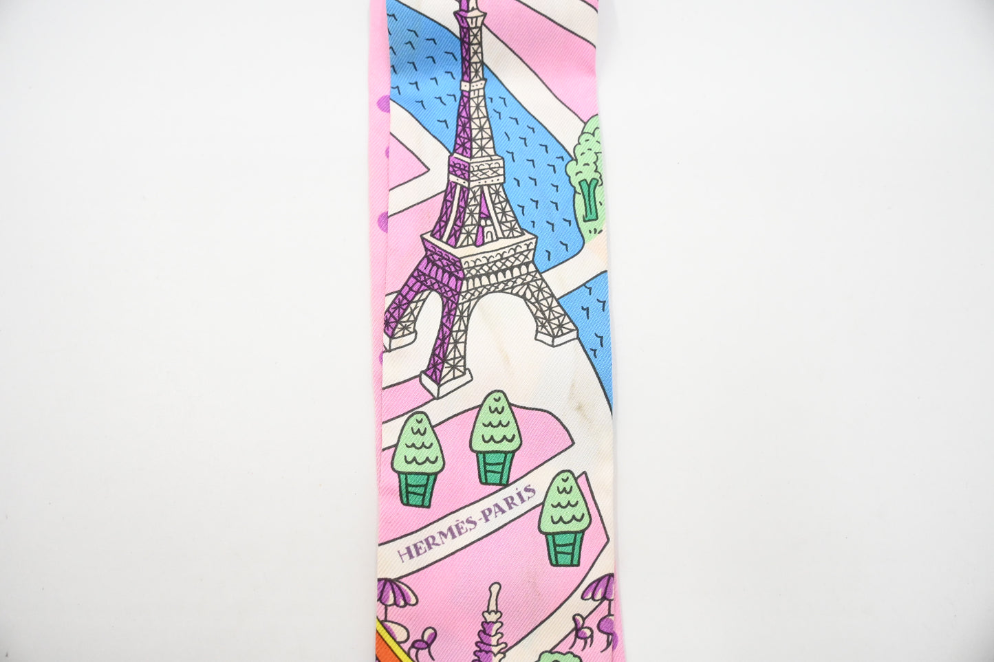 Hermes 'Les Nouveaux Amoureux de Paris' Twilly in Pink Silk