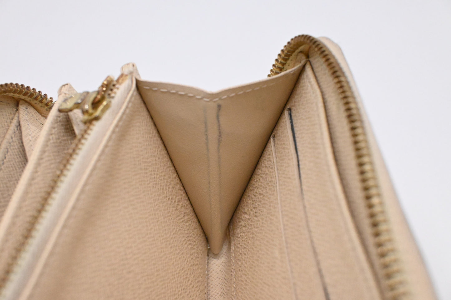 Louis Vuitton Zippy Wallet in Damier Azur Canvas