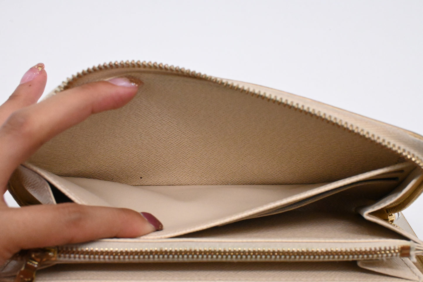 Louis Vuitton Zippy Wallet in Damier Azur Canvas