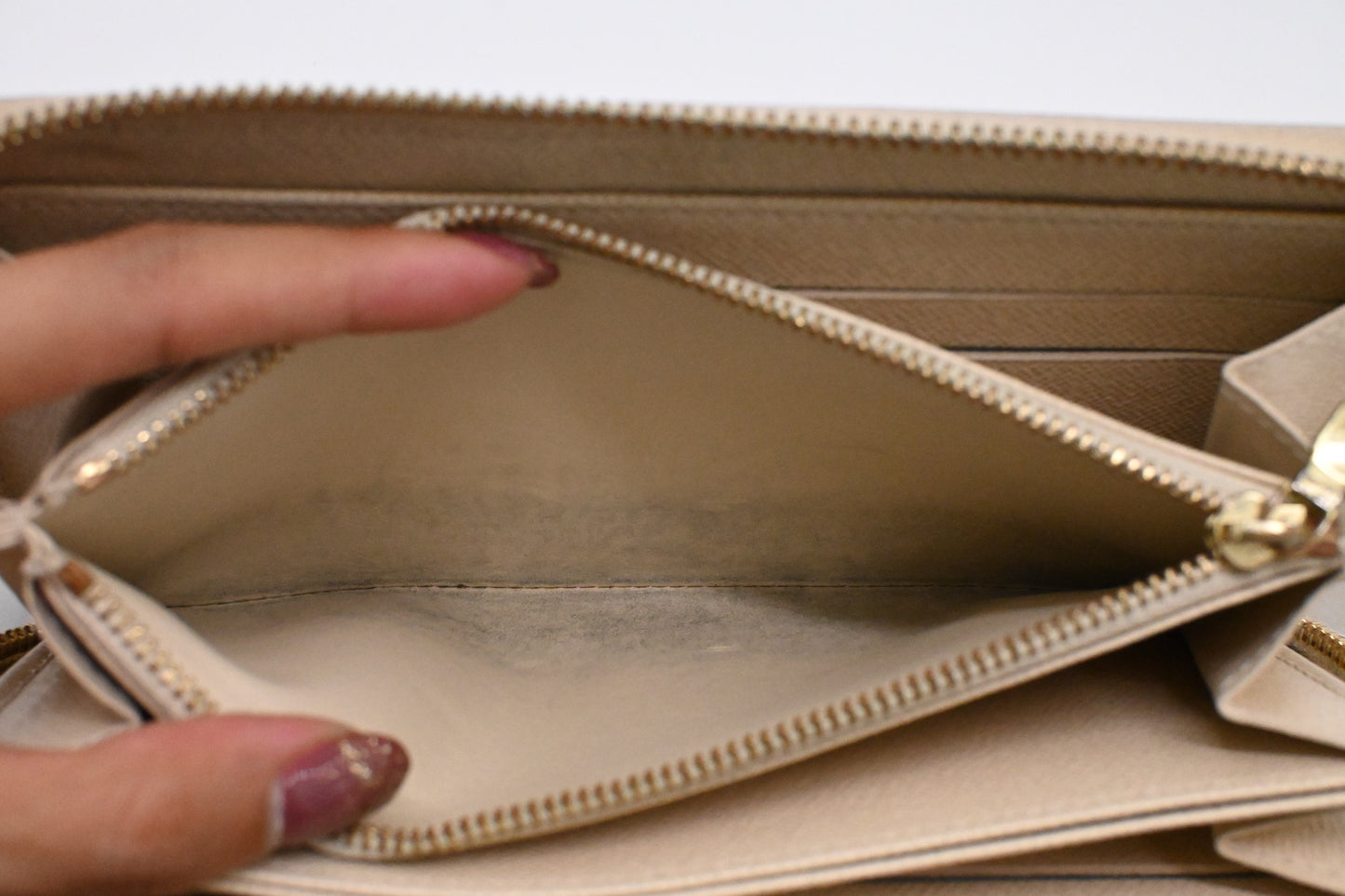 Louis Vuitton Zippy Wallet in Damier Azur Canvas