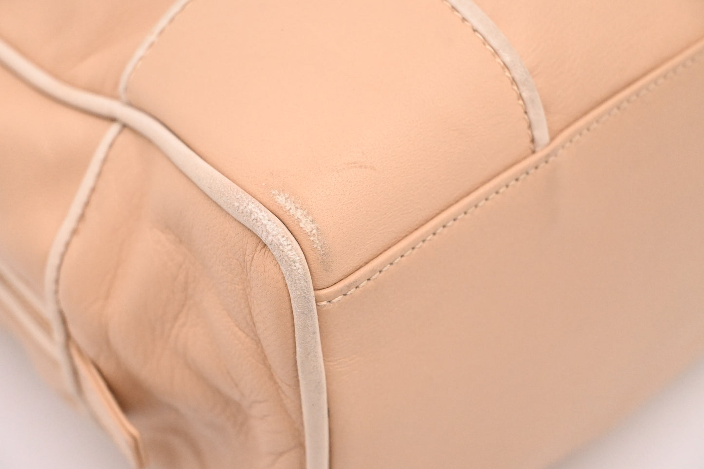 Loewe Handbag in Beige Leather