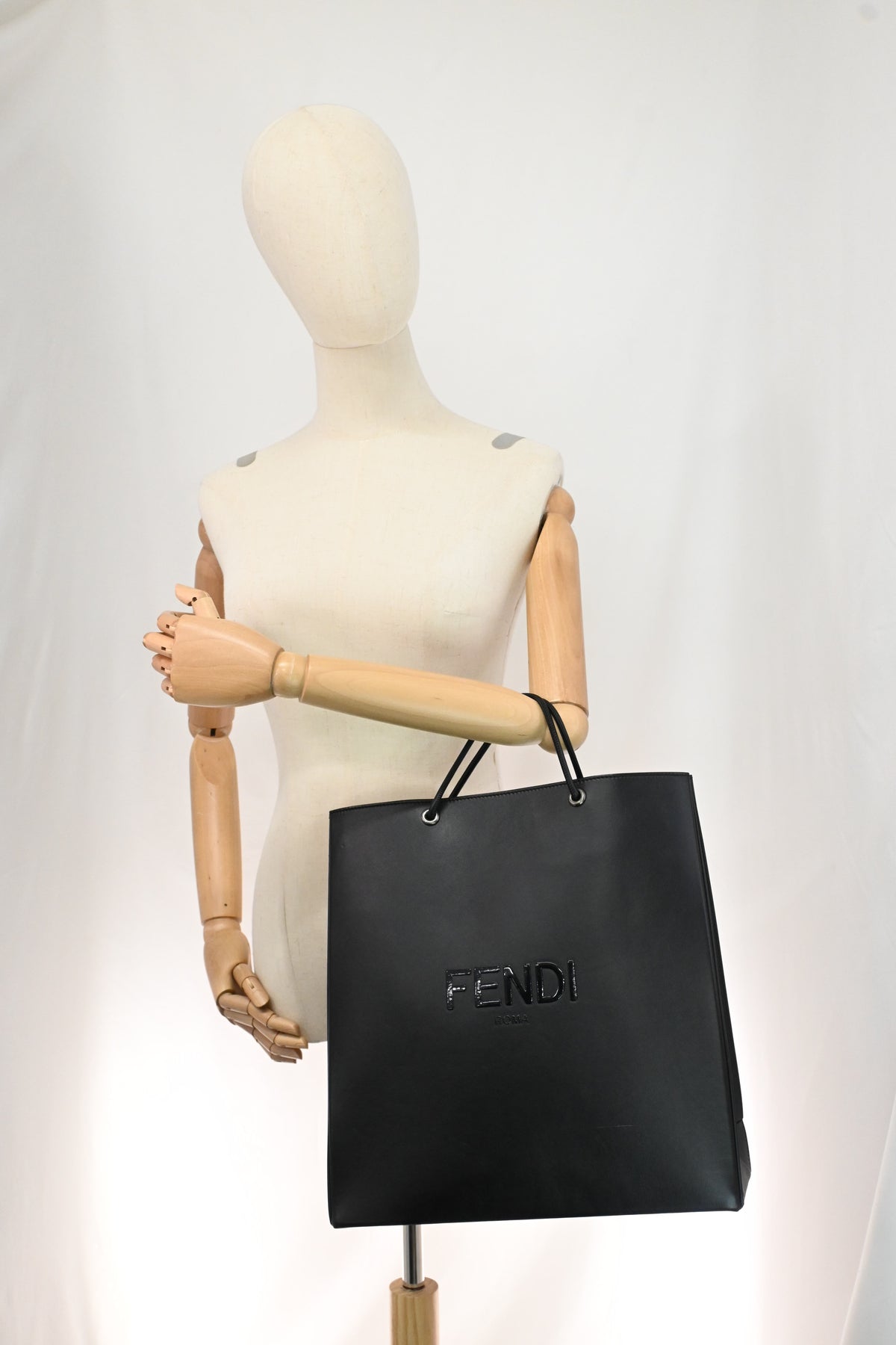 Fendi Shopping Bag in Black Leather