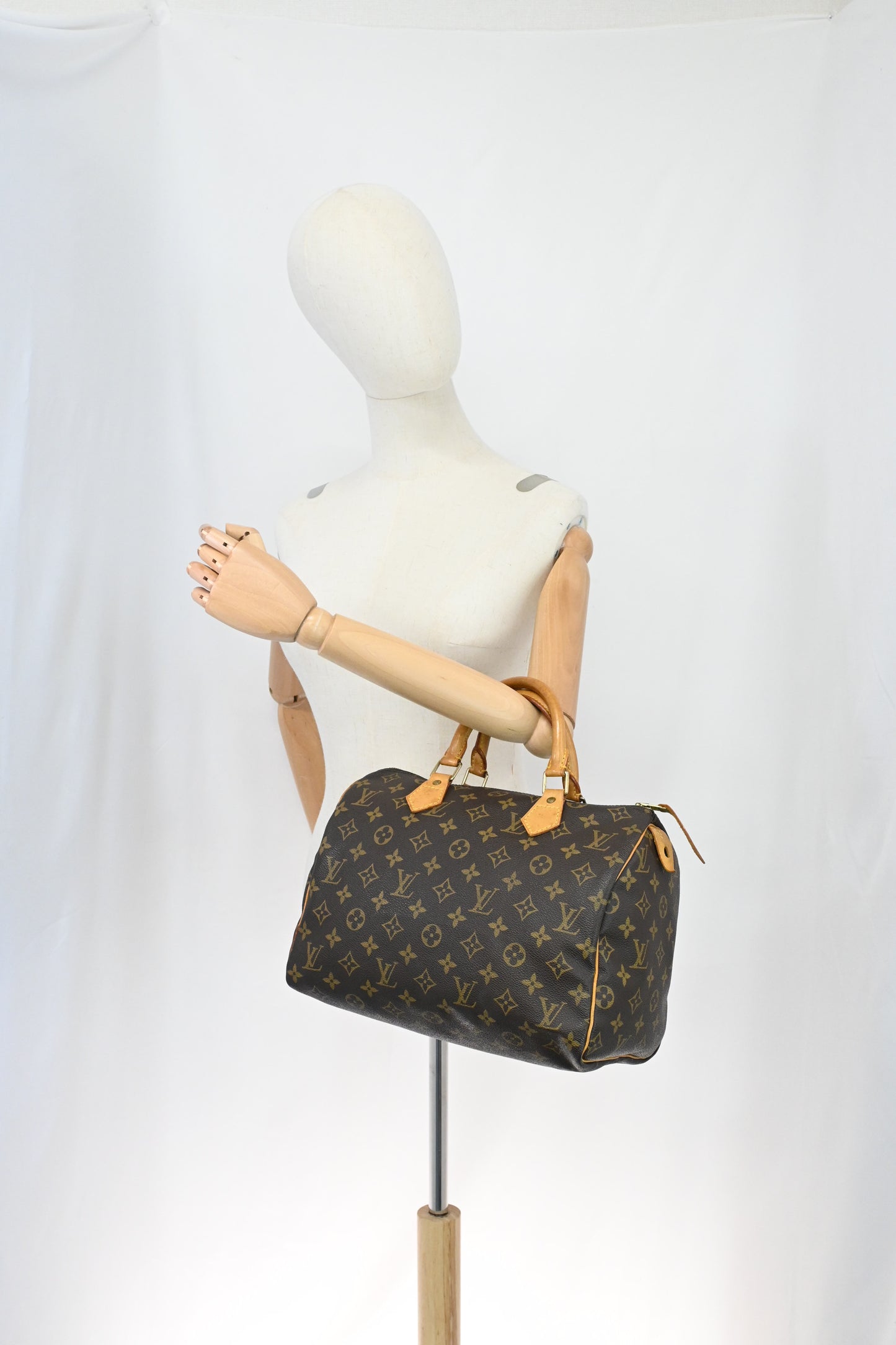 Louis Vuitton Speedy 30 in Monogram Canvas