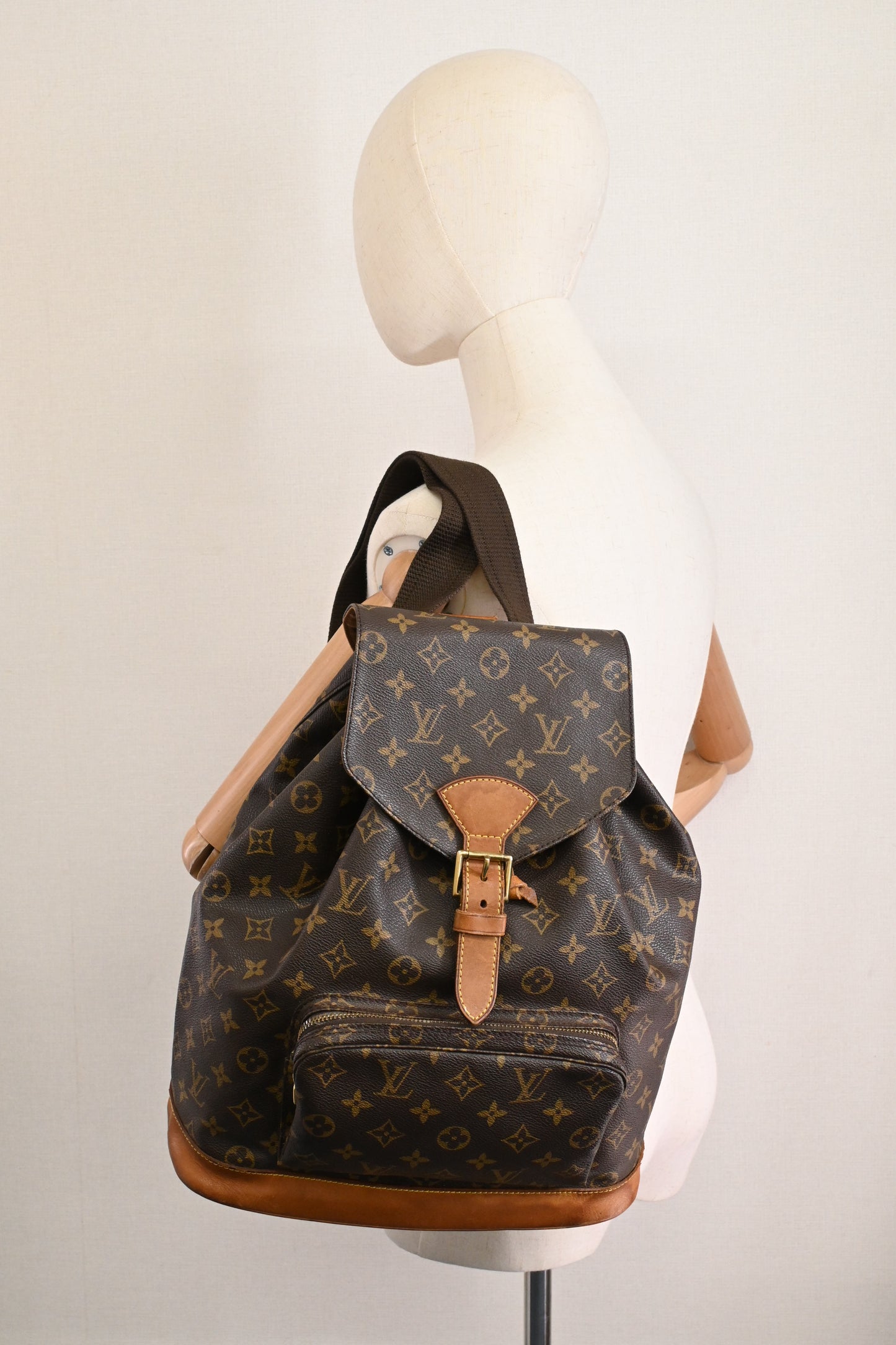 Louis Vuitton Montsouris GM in Monogram Canvas