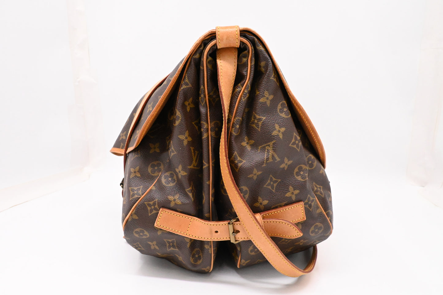 Louis Vuitton Saumur 43 in Monogram Canvas