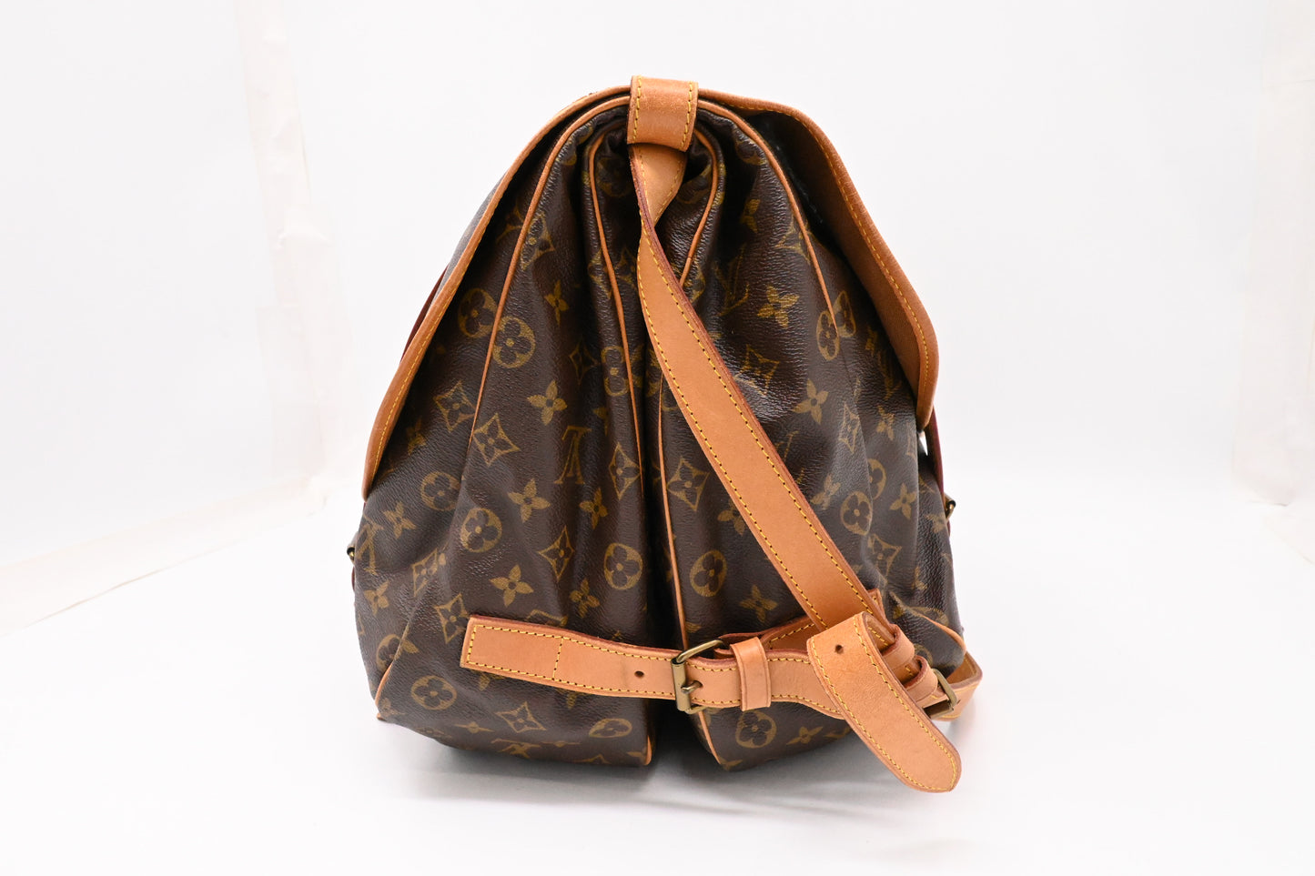 Louis Vuitton Saumur 43 in Monogram Canvas