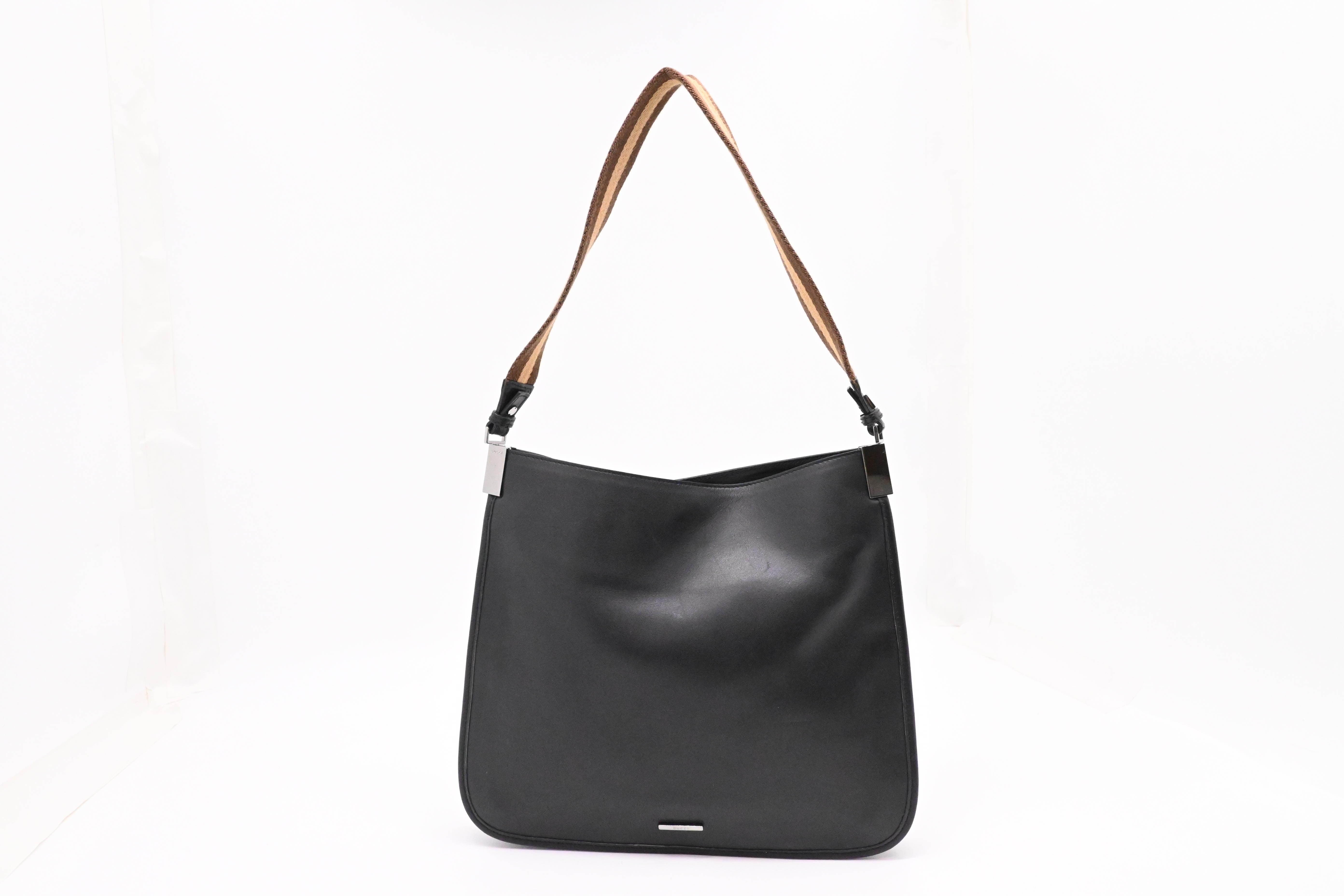 Gucci Shoulder Bag in Black Leather – Weekly Lux Drop