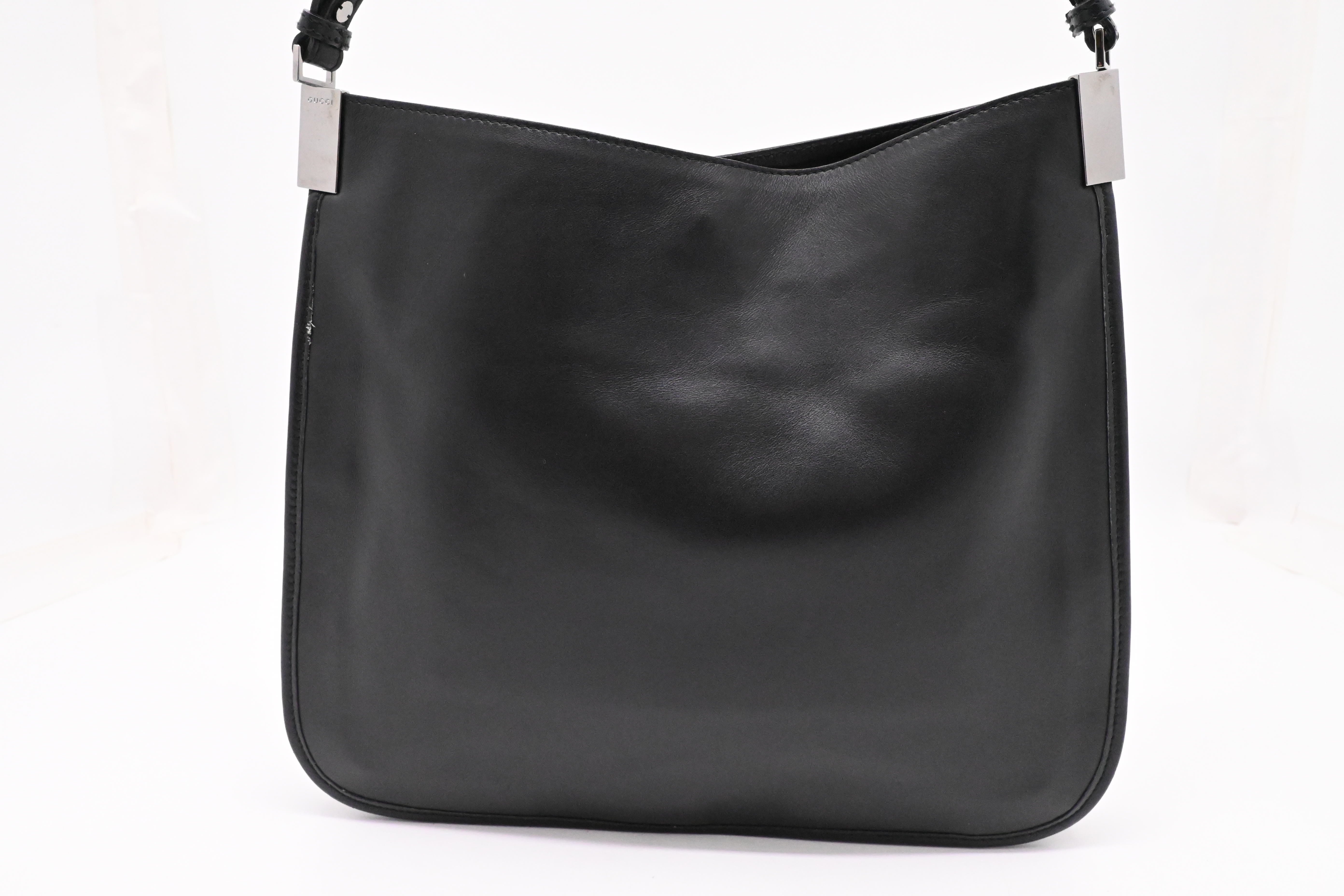 Gucci Shoulder Bag in Black Leather – Weekly Lux Drop
