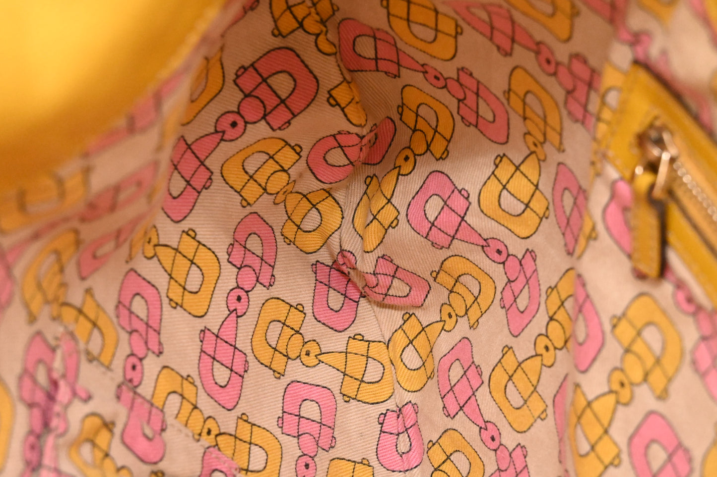 Gucci Tote Bag in Yellow Guccissima Leather